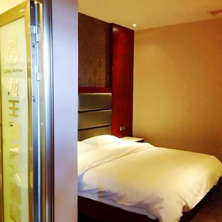 Longwang Business Hotel Liuzhou ภายนอก รูปภาพ
