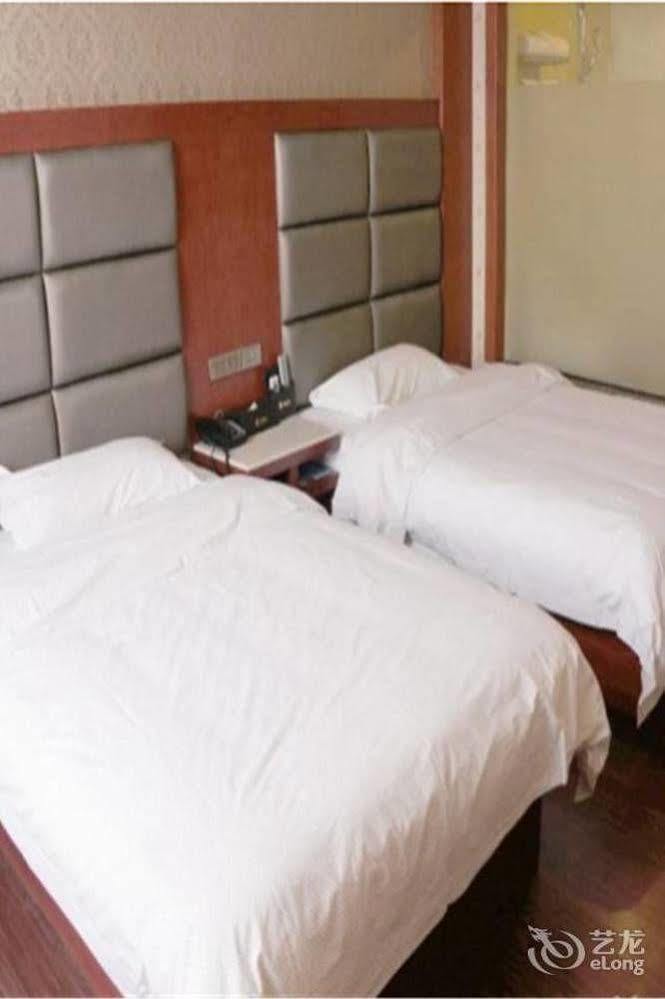 Longwang Business Hotel Liuzhou ภายนอก รูปภาพ