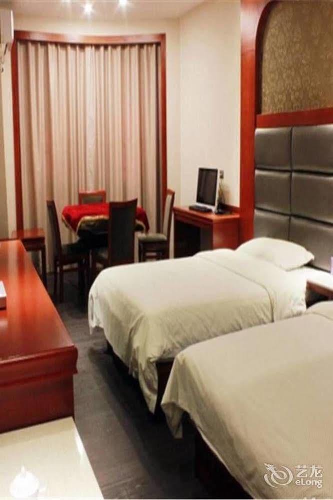 Longwang Business Hotel Liuzhou ภายนอก รูปภาพ