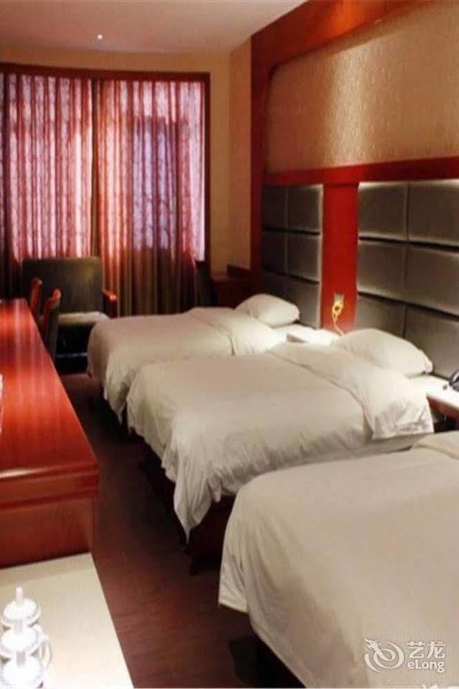 Longwang Business Hotel Liuzhou ภายนอก รูปภาพ